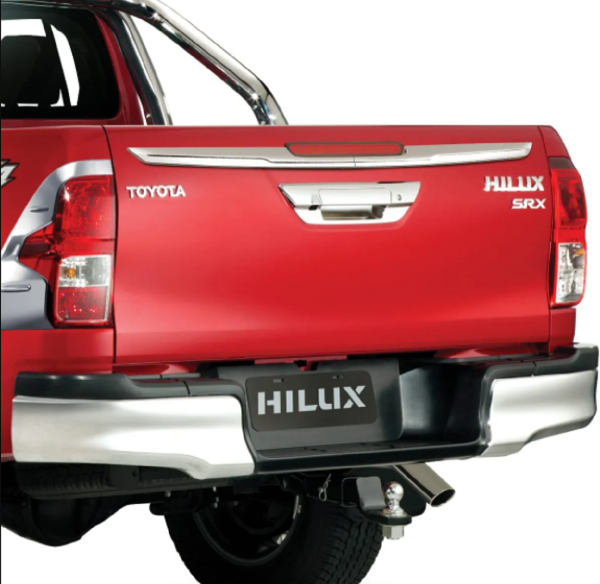 MOLDURA CROMADA SUPERIOR DE PORTON HILUX 2016-2023 REVO ORIGINAL - Imagen 2