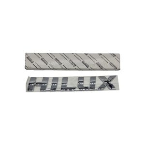 EMBLEMA "HILUX" DE PORTON/ PUERTAS  HILUX 2016-2023 ORIGINAL