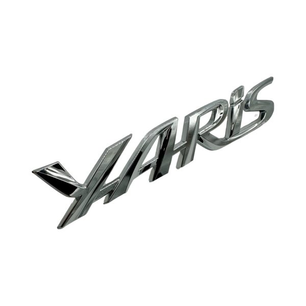 EMBLEMA PORTON "YARIS" YARIS 2019-2024 ORIGINAL - Imagen 1
