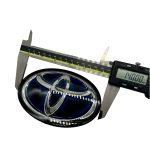 EMBLEMA LOGO PARRILLA FRENTE COROLLA 2020-2024 HIBRIDO //CROSS HIBRIDO 2021-2024 SPT - Imagen 2