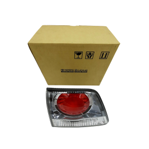 FARO TRASERO SW4 2012-2015  IZQUIERDO INTERIOR PORTON ORIGINAL